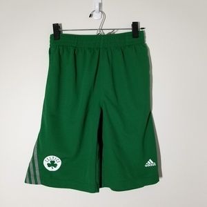 ADIDAS Celtics Basketball Shorts Kids XL